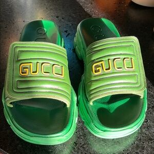 Gucci mens barely worn sandals